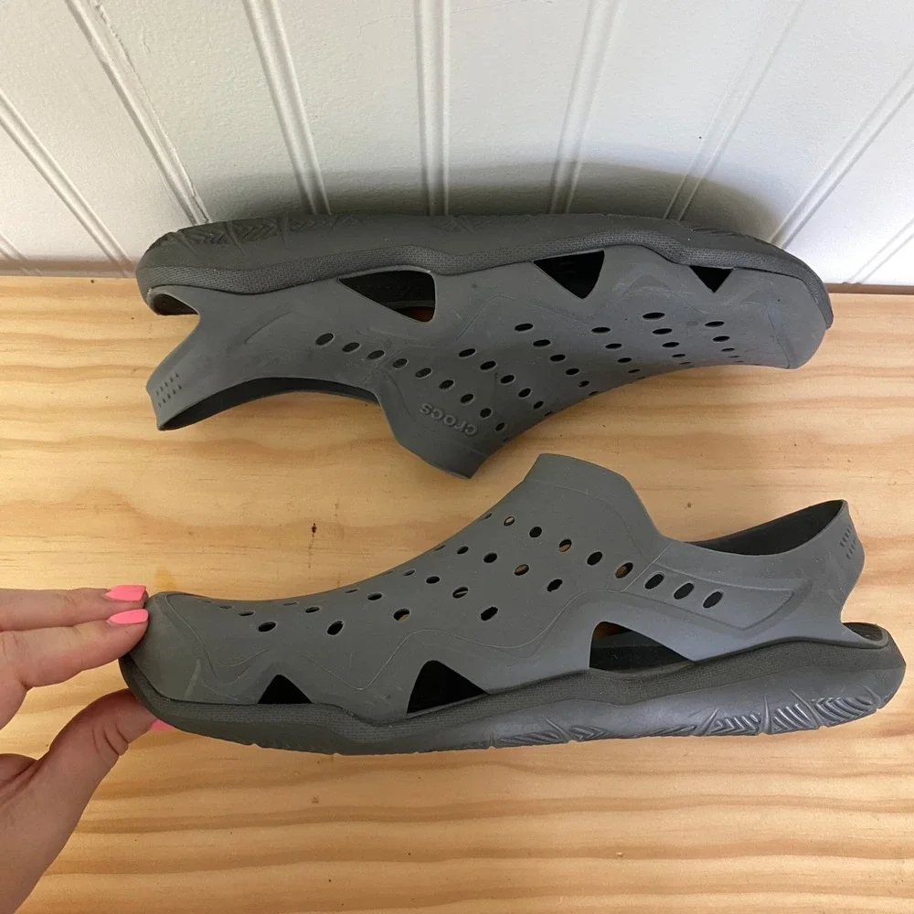 Crocs Mens Swiftwater Wave Sandals Size 10 Perforated Closed Toe Water Shoes